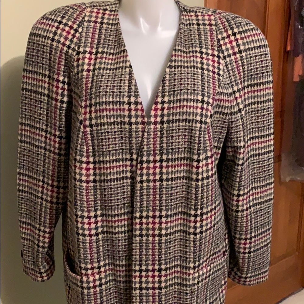 Jacket blazer. Plaid, tan, black & burgundy.